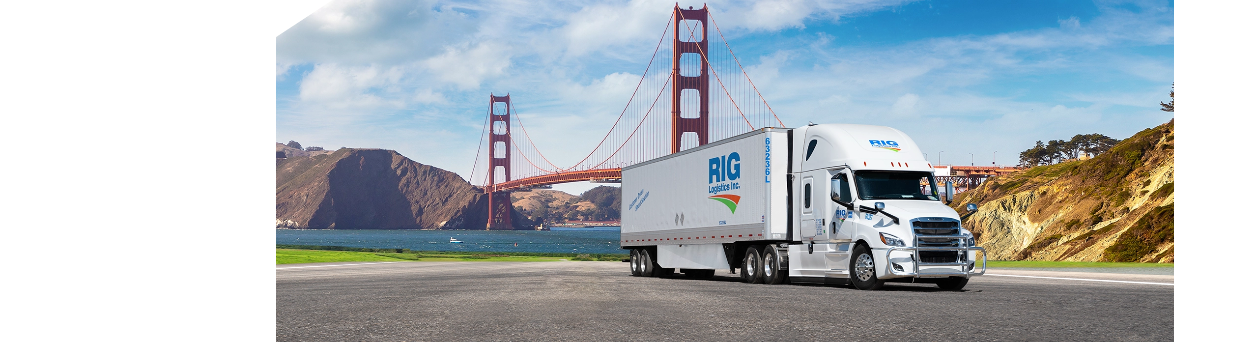 RIG Logistics highway truck parked in front of Golden Gate Bridge in San Francisco
